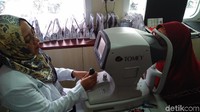 Gerbong kereta ini disulap menjadi klinik kesehatan dengan fasilitas yang mewah.