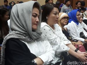 Video Gaya Istri Setya Novanto Usir Galau di Persidangan