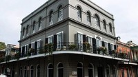 Dia juga membeli apartemen berhantu, LaLaurie di New Orleans seharga US$ 3,4 juta. (Foto dok. Alamy)