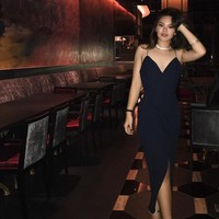 Tampil lebih dewasa dengan little black dress. So stunning! Foto: Instagram/@shafaharris