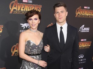 Tak Hanya Pacar, Scarlett Johansson Juga Pamer Tato di Punggung