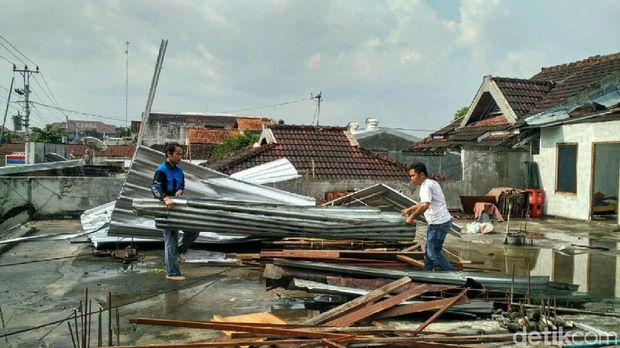 Warga Lihat Angin Kencang yang Sapu Yogya Mirip Tornado