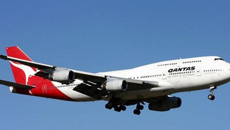 Penumpang Qantas Keluhkan Luka Bakar Akibat Tersiram Air Panas Penumpang Qantas Keluhkan Luka Bakar Akibat Tersiram Air Panas