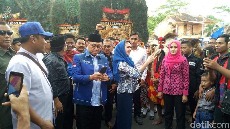 Yakin Arumi Bachsin Bakal Nyaleg di Pileg 2019? Yakin Arumi Bachsin Bakal Nyaleg di Pileg 2019?
