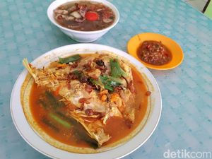 RM. Betawi: Kagak Ada Duanye! Kepala Ikan Kakap Kuah Asam Bikinan Pak Toha