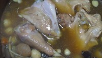 Sup ayam kampung herbal jadi makanan buatan @elvi.ja81. Sup ini bukan hanya menghangatkan tapi juga bisa jadi obat alami.  Foto: Instagram