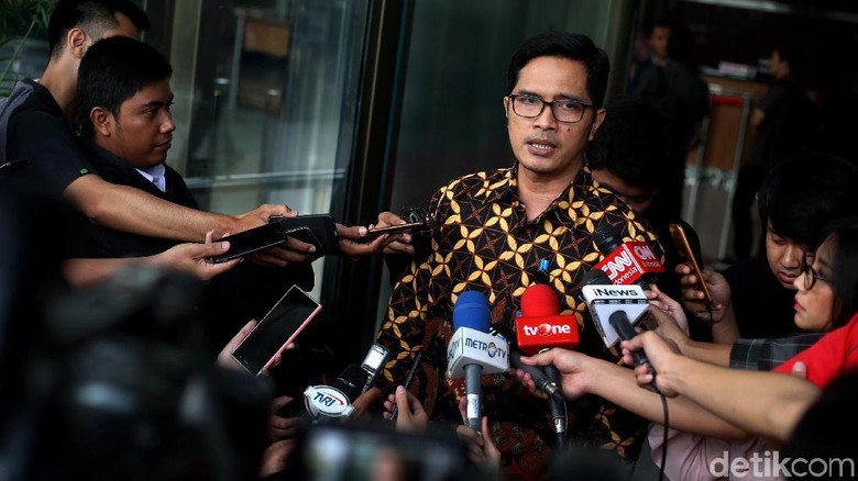 3 Anggota DPRD Sumut Kembalikan Duit Suap Gatot Pujo 3 Anggota DPRD Sumut Kembalikan Duit Suap Gatot Pujo