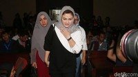 Selain vonis 15 tahun penjara, Novanto juga dihukum membayar uang pengganti USD 7,3 juta yang dikurangi Rp 5 miliar uang yang sudah dikembalikan Novanto. Duit ini terkait penerimaan Novanto dari proyek pengadaan e-KTP.