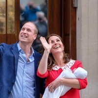 Sang Duchess of Cambridge melahirkan anak ketiganya itu, Senin (23/4/2018), di Lindo Wing, St Marys Hospital, sekitar pukul 11.00 waktu setempat. Seperti kelahiran anak keduanya, Putri Charlotte, Kate meninggalkan rumah sakit di hari itu juga. (Foto: Kensington Palace Twitter)