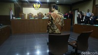 Mantan ketua DPR itu divonis 15 tahun penjara dan denda Rp 500 juta subsider 3 bulan kurungan.