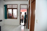 Presiden Jokowi melihat rumah khusus nelayan di Pangandaran
