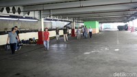 Meski sudah ada wacana relokasi dalam waktu dekat, belum terlihat ada tanda-tanda perpindahan pedagang dari Blok G ke Blok F.