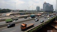 Proyek Simpang susun Antasari-Simatupang ini juga merupakan bagian dari Jalan Tol Desari yang kini masih dalam tahap pembangunan.