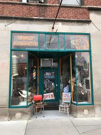 Pintu masuk toko (Woolly Mammoth Chicago)