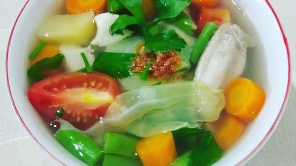 Sup Ayam Bikinan Netizen yang Sederhana Ini Menggoda Selera