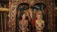 Foto prewedding Raditya Dika dan Anissa Aziza sebelumnya berkonsep kedaerahan. Foto: Foto prewedding Raditya Dika dan Anissa Aziza. Dok. Aspictura