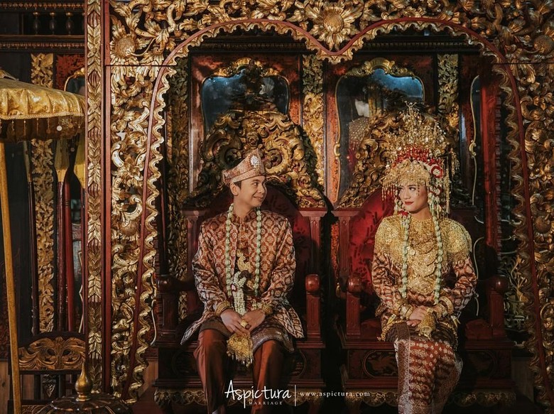 Raditya Dika Protes Minta Disebut Ganteng saat Nikah Raditya Dika Protes Minta Disebut Ganteng saat Nikah