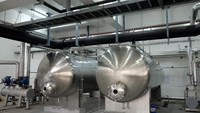 Tangki air di ruang utility untuk produksi jamu cair. Air yang digunakan bukan air tanah, melainkan air swasta. Air tersebut kembali difilter di pabrik sehingga benar-benar steril.