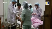 Baik Kementerian Luar Negeri China maupun televisi nasional China CCTV tidak menjelaskan kronologi kecelakaan. Namun televisi nasional China lainnya, CGTN, sempat melaporkan via Twitter bahwa kecelakaan melibatkan sebuah bus wisata yang jatuh dari sebuah jembatan di Korut.  (Foto: Dok. CCTV via SCMP)