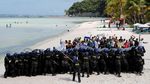 Jelang Penutupan Boracay, Polisi-Militer Filipina Latihan Bersama
