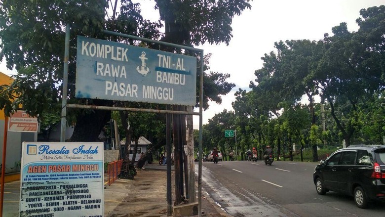 Suyono Ditemukan Tewas di Dalam Mobil di Pasar Minggu Suyono Ditemukan Tewas di Dalam Mobil di Pasar Minggu