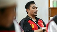 Aa Gatot Brajamusti akhirnya menemui ujung sidang kasus asusilanya. Eks guru spiritual Reza Artamevia ini divonis 9 tahun bui karena dakwaan perkosaan. Foto: Aa Gatot / Ismail