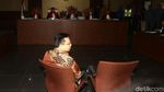 Ekspresi Dingin Novanto Jalani Sidang Vonis