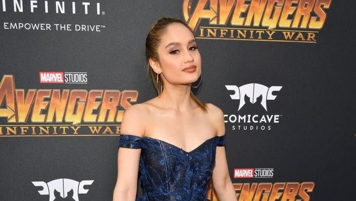 Gaya Cinta Laura di Premier Infinity War, Mirip Ariana Grande?