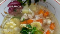 Makin sehat nih, sup ayam buatan @fiorentza ini ditambahkan potongan jagung muda. Makin enak makin sehat. Foto: Instagram