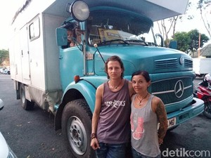 Truk Tua Antar Bule Austria Keliling Dunia, Bagaimana Ceritanya?
