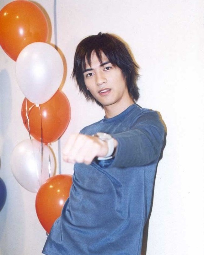 Aktor Taiwan ini dikenal oleh masyarakat Indonesia lewat perannya sebagai Hua Ze Lei di serial hits berjudul Meteor Garden. Foto: Instagram @vicchouyumin