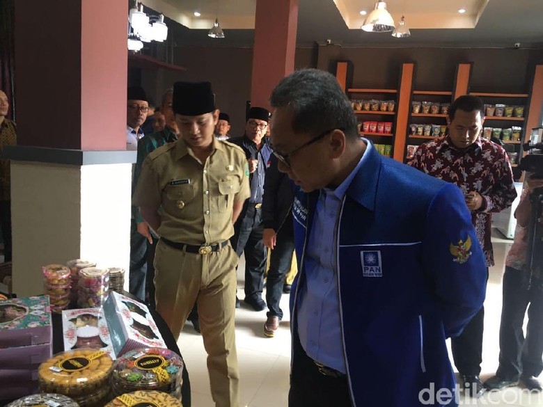 Di Trenggalek, Zulkifli Hasan Kesengsem Jamur Mantan Di Trenggalek, Zulkifli Hasan Kesengsem Jamur Mantan