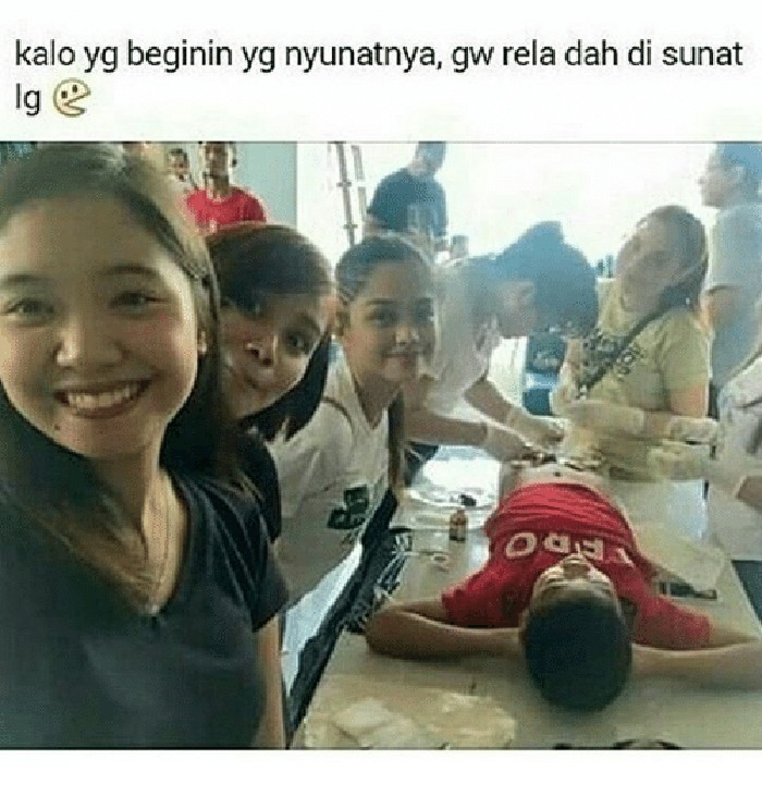 10 Meme Kocak Sunat yang Bikin Cowok Ngerasa Ngilu ngilu Lucu