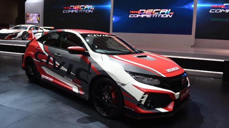 Tampilan Civic Type R Ini Lebih Gahar dengan Stiker di Bodinya Foto: dok. Honda Tampilan Civic Type R Ini Lebih Gahar dengan Stiker di Bodinya Foto: dok. Honda