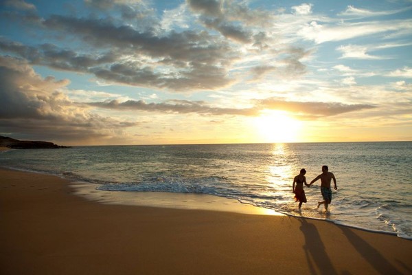 Hawaii yang terkenal cantik dengan pantainya juga masuk dalam daftar sunset terbaik dunia. (Hawaii Tourism Authority/Facebook) Hawaii yang terkenal cantik dengan pantainya juga masuk dalam daftar sunset terbaik dunia. (Hawaii Tourism Authority/Facebook)