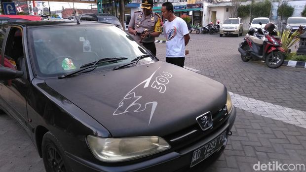 Polisi Tunggu Hasil Lab 2 Penumpang Mobil Mendadak Pingsan di Kediri