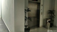 Rusun ini dilengkapi lift.