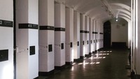 Selidik punya selidik, rupanya bangunan ini bukanlah penjara biasa. Ottawa Jail Hostel punya masa lalu yang sedikit kelam. (oxalamarie/Instagram)