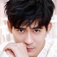 Dari pernikahannya itu, Vic Chou kini telah menjadi ayah yang dikaruniai seorang putri pada Agustus 2016 lalu. Foto: Instagram @vicchouyumin