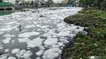 Aduh! Sungai Ancol Penuh Busa