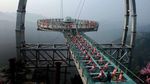 Foto: Balkon Kaca Terbesar Dunia di Tebing China