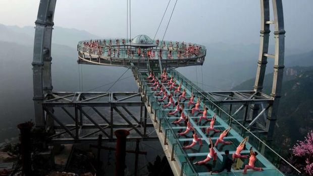 China Punya Balkon Kaca Terbesar di Dunia, Ngeri Nggak?
