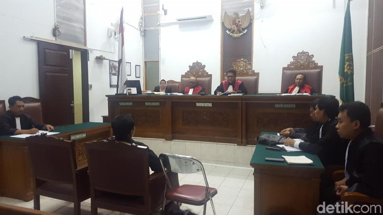 Terbukti Perkosa CTP, Aa Gatot Divonis 9 Tahun Bui Terbukti Perkosa CTP, Aa Gatot Divonis 9 Tahun Bui