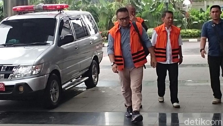 Dipanggil KPK, Keponakan Novanto Bawa Ransel Hitam Dipanggil KPK, Keponakan Novanto Bawa Ransel Hitam