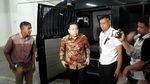 Foto: Senyum Setya Novanto Jelang Sidang Vonis