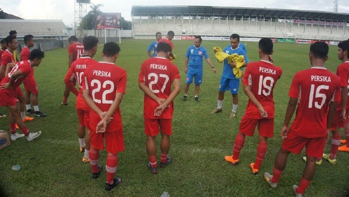 Latihan Persika Karawang
