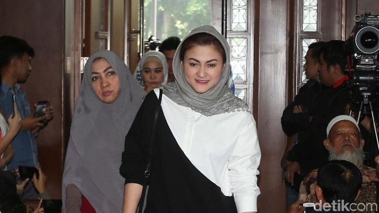 Istri Setya Novanto Jadi Saksi Sidang e-KTP Istri Setya Novanto Jadi Saksi Sidang e-KTP