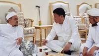 Tampak di samping Erwin adalah Habib Muchsin, orang dekat Habib Rizieq (Foto: Dok. Pribadi Erwin Moeslimin)