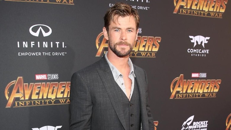 Menang Teen Choice Chris Hemsworth Goda Fans Tentang Avengers 4 Menang Teen Choice Chris Hemsworth Goda Fans Tentang Avengers 4