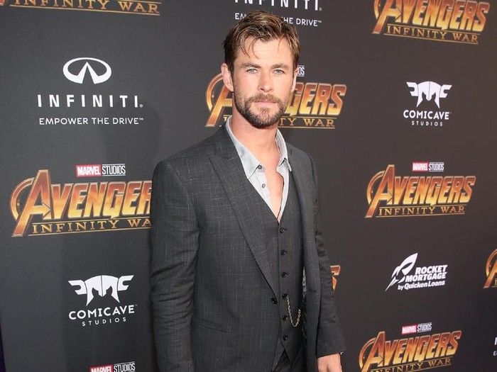 HOLLYWOOD, CA - APRIL 23:  Actor Chris Hemsworth attends the Los Angeles Global Premiere for Marvel Studios? Avengers: Infinity War on April 23, 2018 in Hollywood, California.  (Photo by Jesse Grant/Getty Images for Disney)